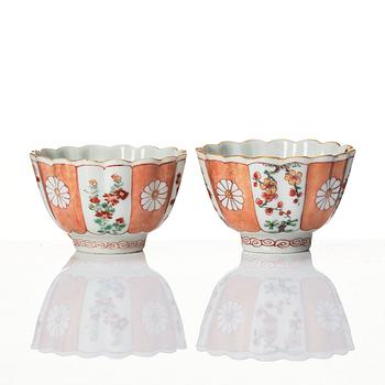 Koppar med fat, porslin. Qingdynastin, Kangxi (1662-1722).