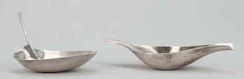 TAPIO WIRKKALA, SKÅLAR,2 st, silver, sign Tapio Wirkkala, Westerback Helsingfors 1954 och Kultakeskus Tavastehus 1958. Tot vikt ca 107 g.