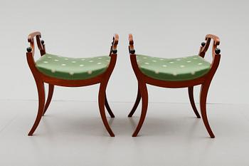 TABURETTER, 1 par, Karl Johan, 1800-talets första hälft.