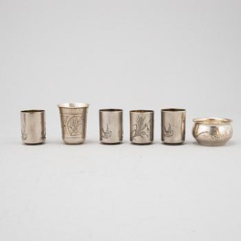 A set of Russian silver beakers and a salt cellar.