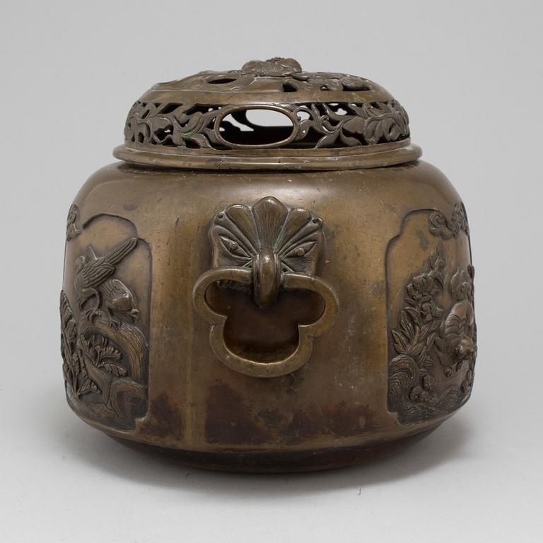 A large bronze censer with cover, Japan, Meiji (1868-1912).