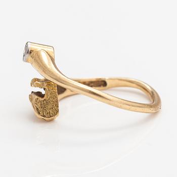 Björn Weckström, An 18K gold ring "Diamond well" with a diamond ca. 0.02 ct. Lapponia.