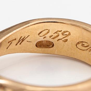 Sormus, 14K kultaa ja timantti n. 0.52 ct kaiverruksen mukaan.