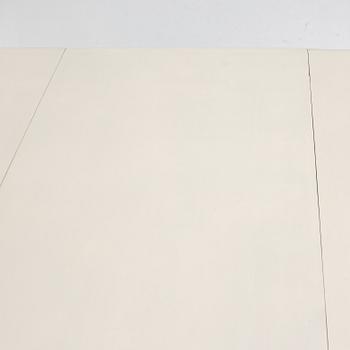 Dining table, from around the year 1900.