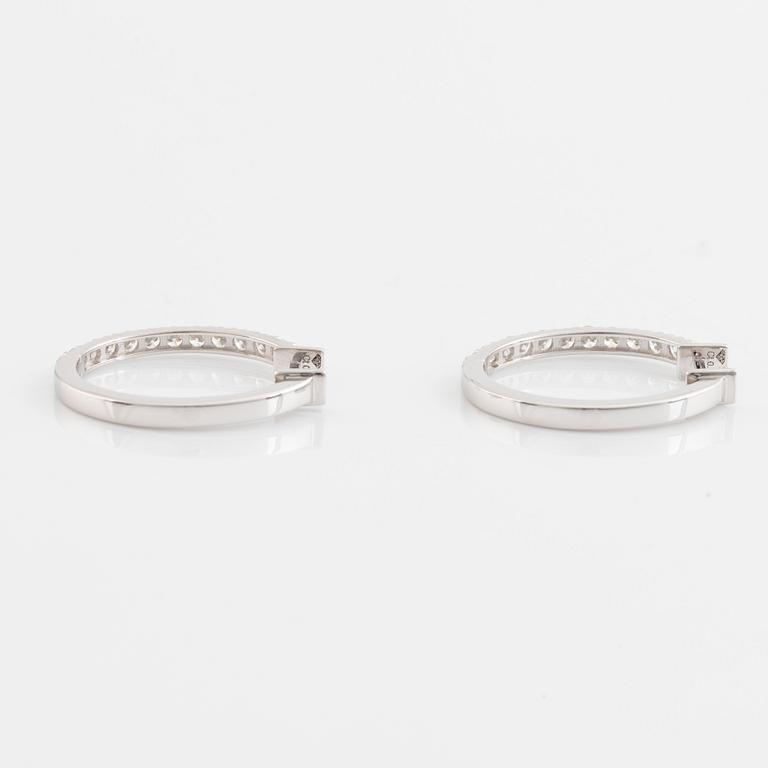 Brilliant cut diamond hopp earrings.