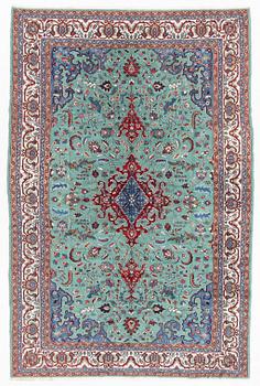 Matta, Oriental ca 285 x 185 cm.