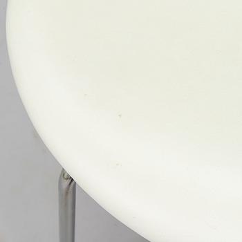 Arne Jacobsen, tuoli, "Seiska", Fritz Hansen, Tanska, 2015.