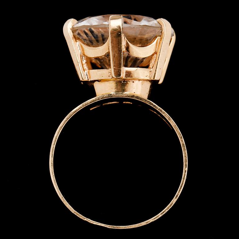 RING, 18k guld med bergkristall, Alton, Falkenberg, 1972. Ca 8 g.