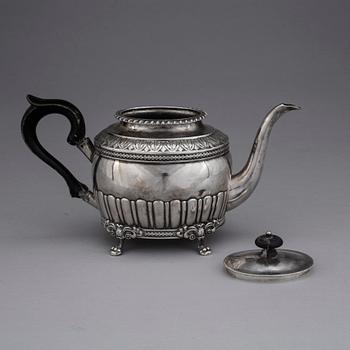 TEKANNA, silver. Empire, Johan Petter Grönvall, Stockholm 1844. Vikt ca 444 gram.