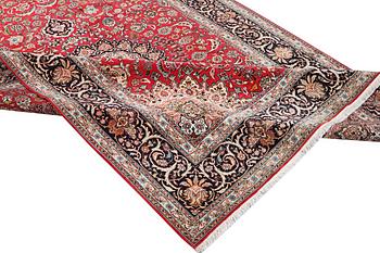 A Tabriz carpet, part silk, c. 325 x 208 cm.