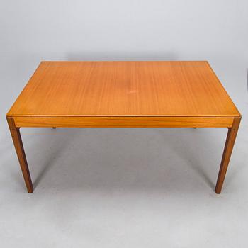 Pertti Salmi, a 1970s 'Samuel' dining table and eight 'Simeon' chairs for Vaara Tuotanto, Kaluste-Yhtymä, Finland.