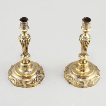 LJUSSTAKAR, ett par, senbarock, 1700-tal.