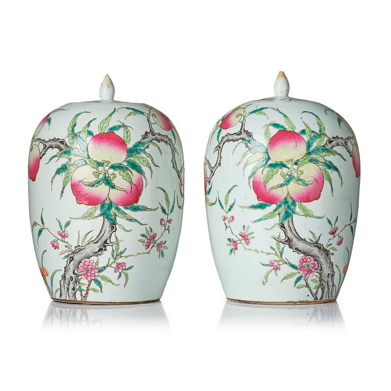A pair of famille rose 'peaches' jars with cover, Qing dynasty, circa 1900.