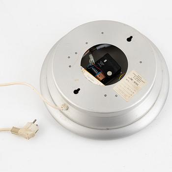 Butik/väggur, märkt "Tag Heuer", ca 35 cm.