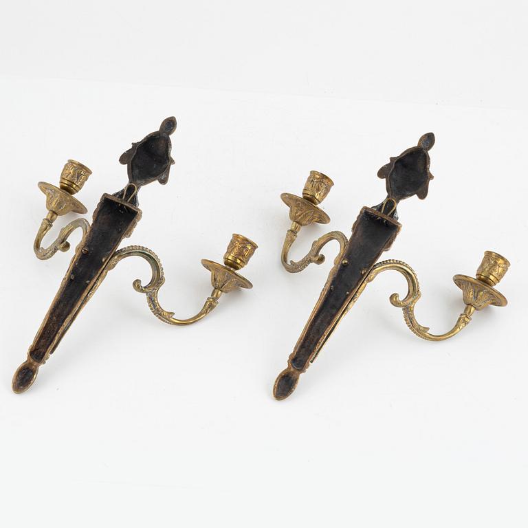 A pair of appliqués, Louis XVI style, first half of the 20th century.