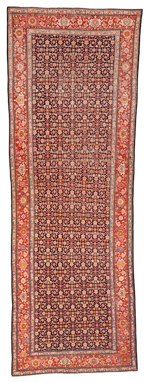 MATTO, an antique Karabakh kelly, ca 575,5 x 209 cm.