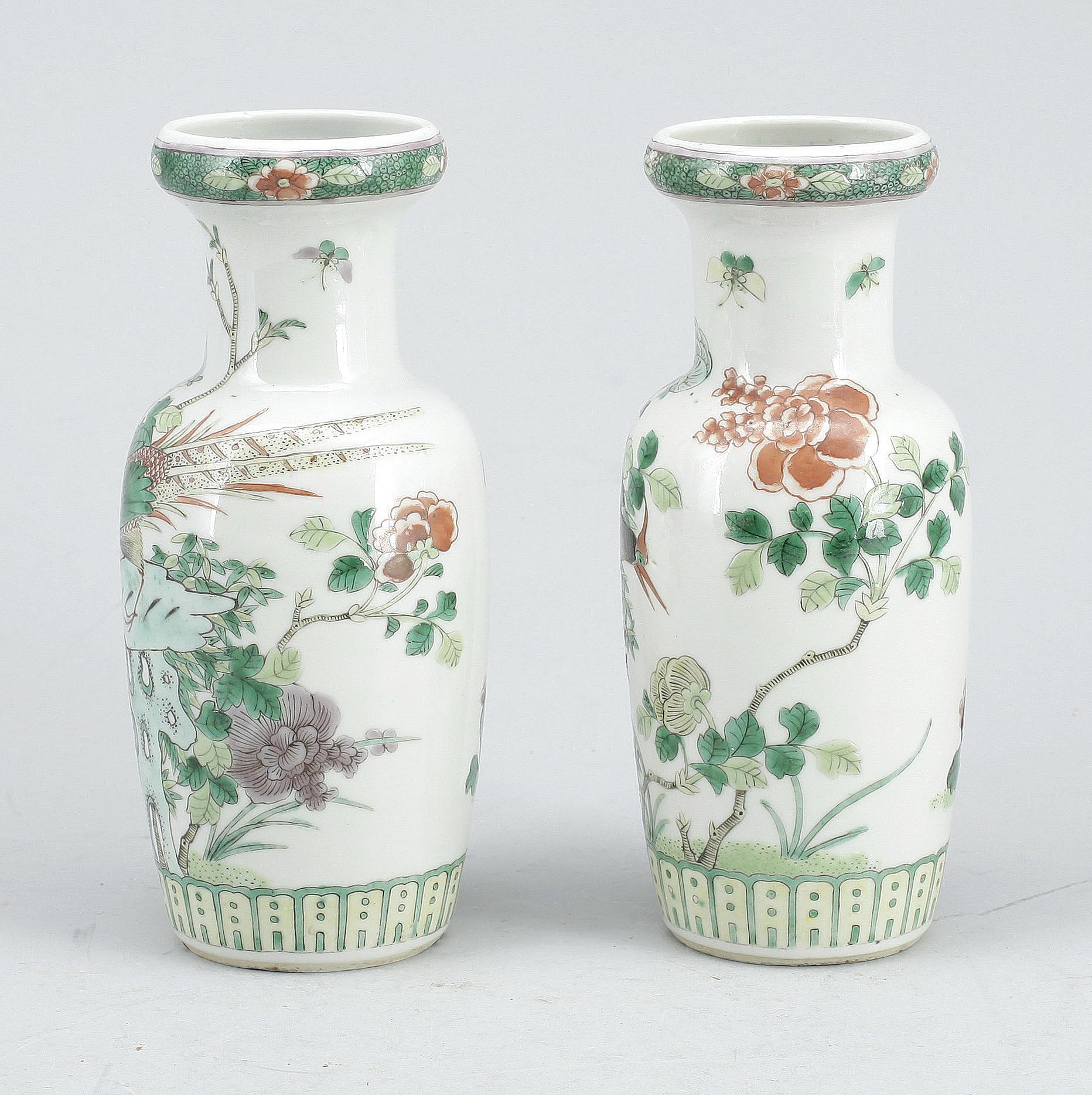 VASER, ett par, porslin, KangXi-stil, Kina, 1900-tal.