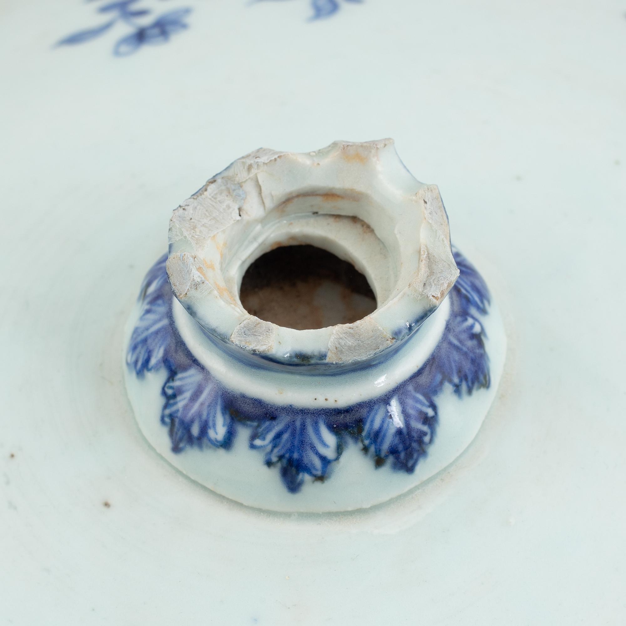 A Chinese export porcelain tureen with cover, Qing dynasty, Qianlong (1736-95).