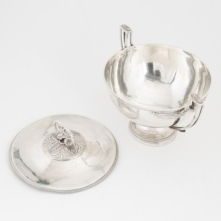 Skål med hänklar och lock, silver, empire, Paris, Frankrike 1809-19.