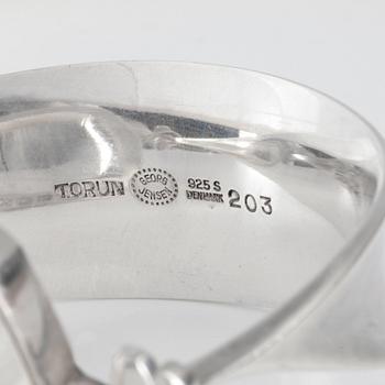 A Vivianna Torun Bülow Hübe sterling and rock crystal bangle, Georg Jensen, post 1945.
