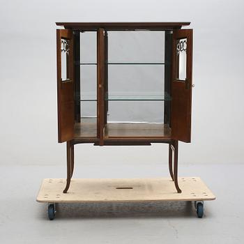 VITRINSKÅP, jugend, tidigt 1900-tal.