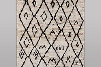 A runner carpet, Morocco, ca 286 x 86 cm.