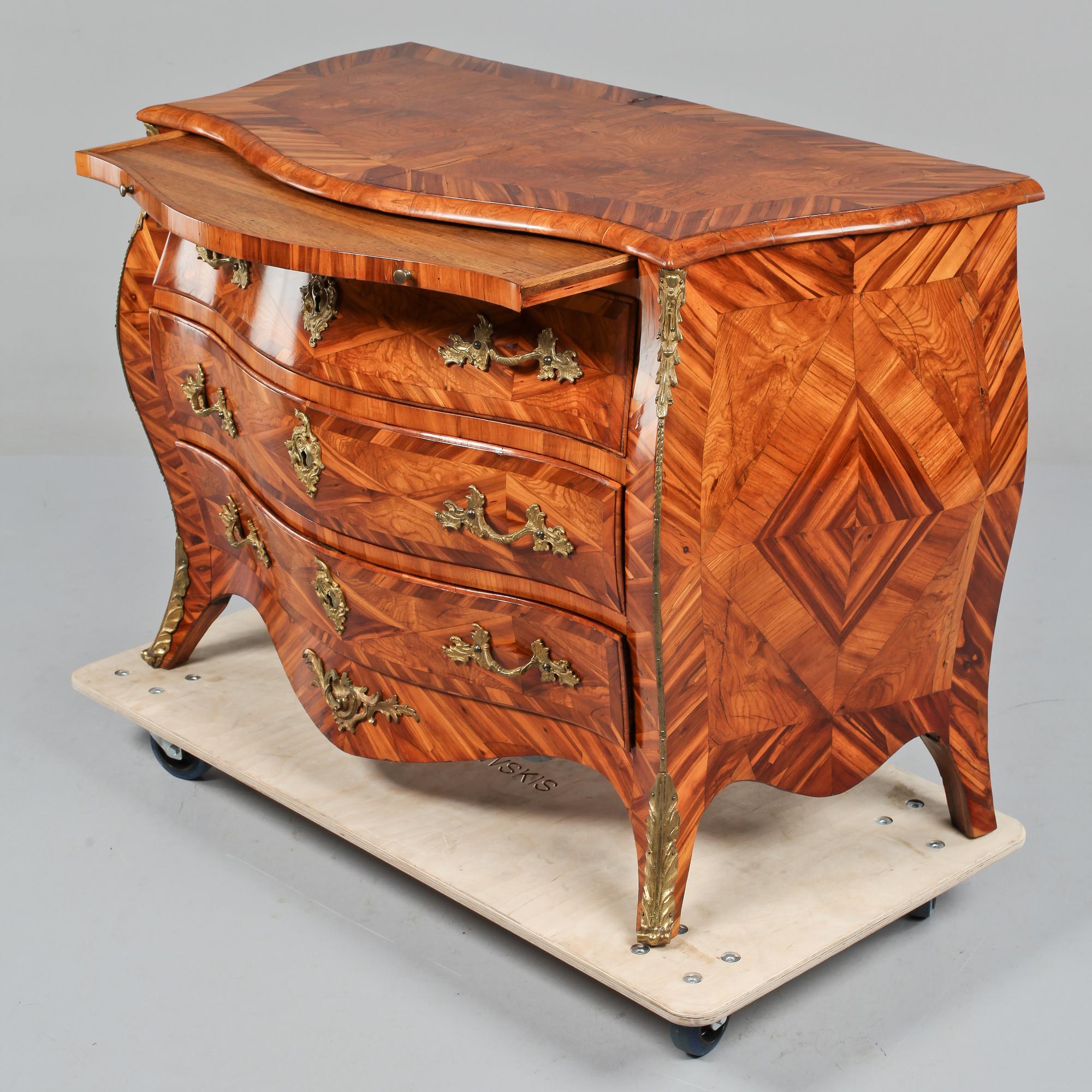 BYRÅ, rokoko, 1700-talets andra hälft.