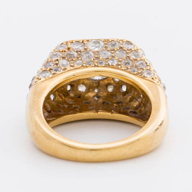 RING 20K gold w old-cut diamonds approx 4,5 ct, valuation letter.