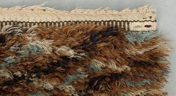 CARPET. "Marina brun". Rya (knotted pile). 242,5 x 167 cm. Signerad AB MMF BN.