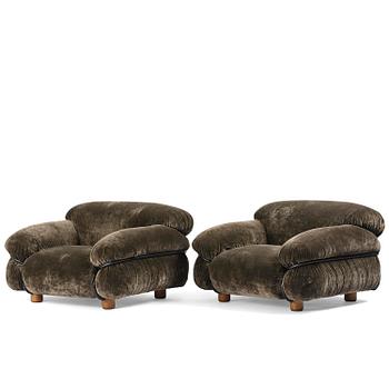 15. Gianfranco Frattini, a pair of "Sesann" armchairs, Tacchini, Italy, post 2015.