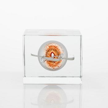 Oiva Toikka, årskub, signerad Oiva Toikka, Nuutajärvi 1985, numrerad 668/2000.