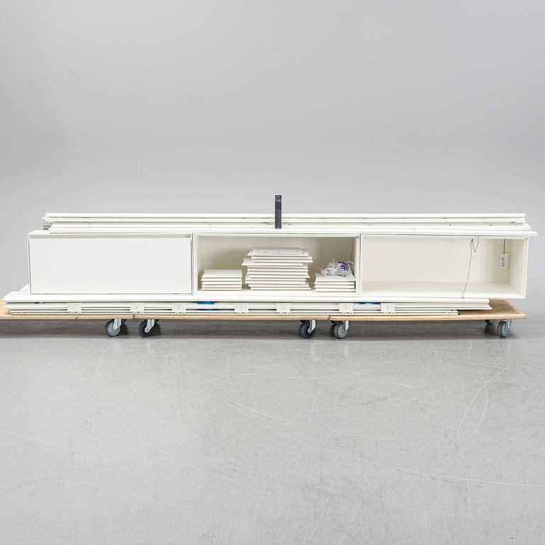 Antonio Citterio, a 'Flat C' shelving for B&B Italia.