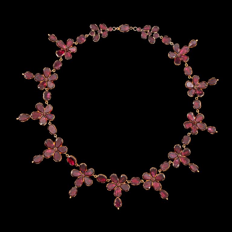 A Georgian garnet necklace. Probably England circa 1820.