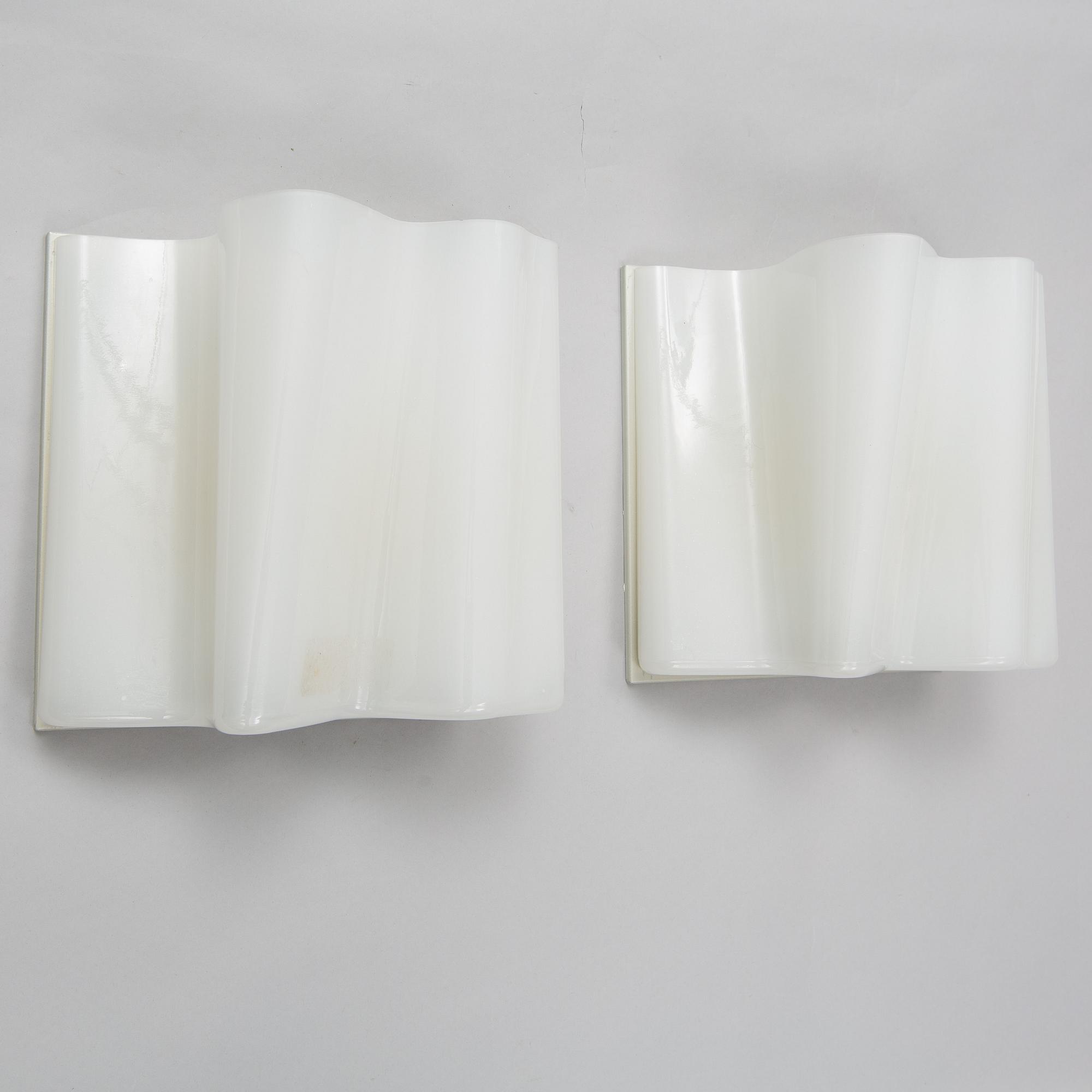 A pair of "Logico" wall-lights by MICHELE DE LUCCHI and GERHARD REICHERT for Artemide.