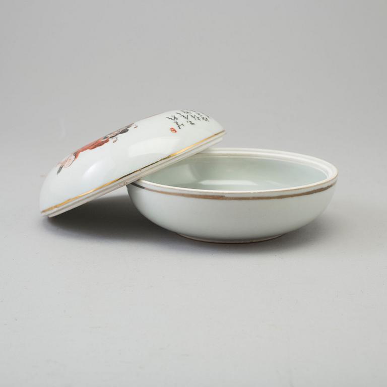 A Seal paste box with cover, early 20th Century.