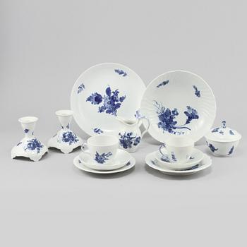 SERVISDELAR, ca 57, porslin, "Blå Blomst", Royal Copenhagen, Danmark, 1900-talets andra hälft.