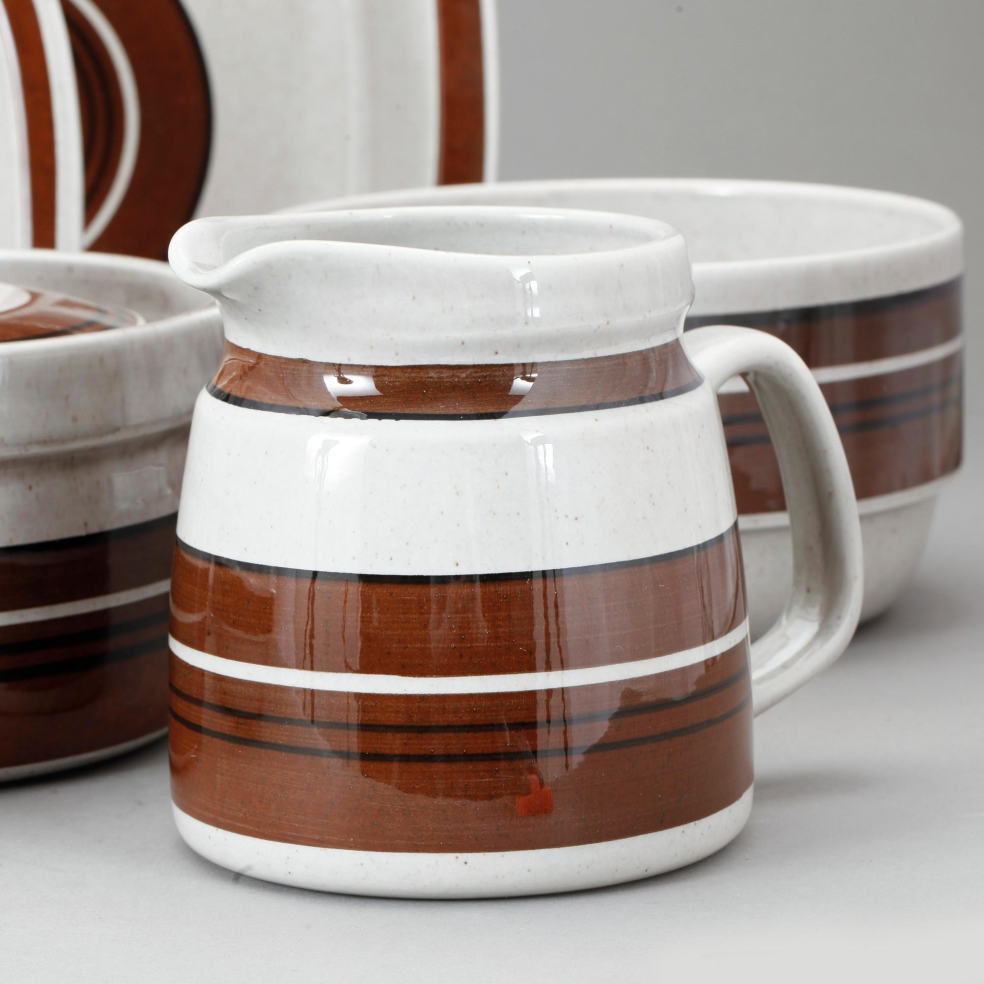 MATSERVIS, 59 delar stengods, Jackie (Jacqueline) Lynd, Rörstrand, 1900-talets andra hälft.