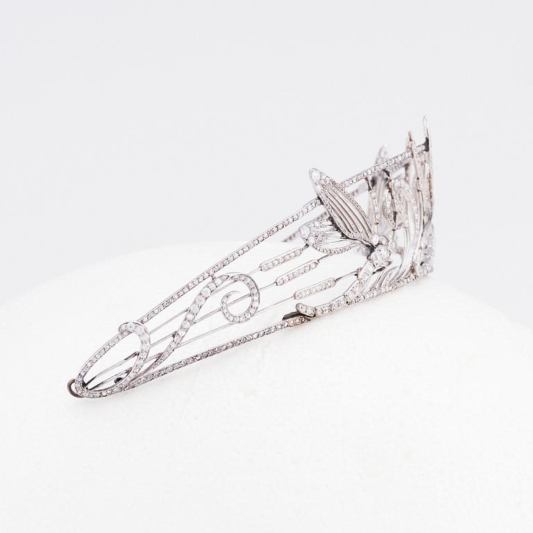 An important Boucheron dragonfly tiara, 1909, platinum set with diamonds.