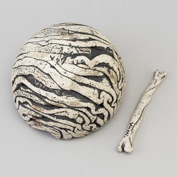 ULLA VIOTTI, bowl and object, stoneware, signed, second half of the 20th century.