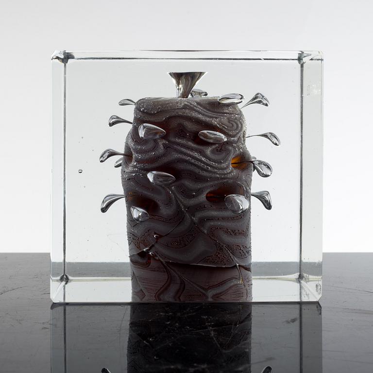 OIVA TOIKKA, AN ANNUAL CUBE, Signed Oiva Toikka, Nuutajärvi 1979, 407/1000.