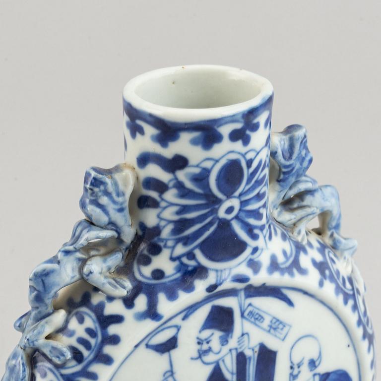 Eleven blue and white porcelain objects, Qing dynasty, 18th-19th century.