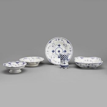 SERVISDELAR, 9st , porslin, "Musselmalet", Royal Copenhagen, 1900-talets andra hälft.