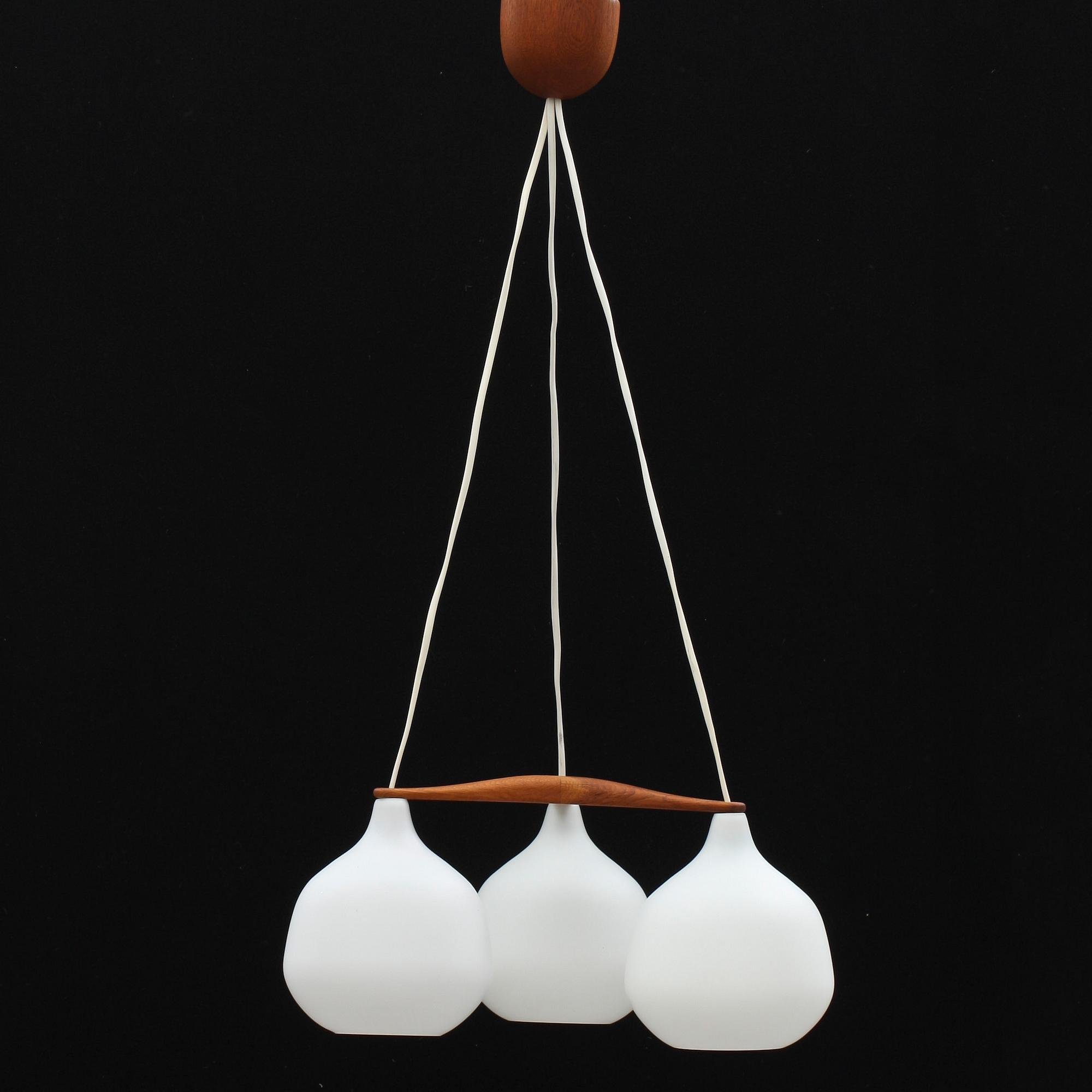 TAKLAMPA, Luxus, 1900-talets mitt. H ca 80.
