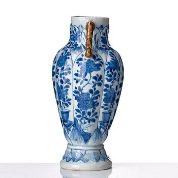 A blue and white vase and two dishes, Qing dynasty, 18th Century.