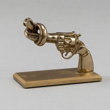 CARL FREDRIK REUTERSWÄRD, a brass 'Non Violence' sculpture from Skultuna.