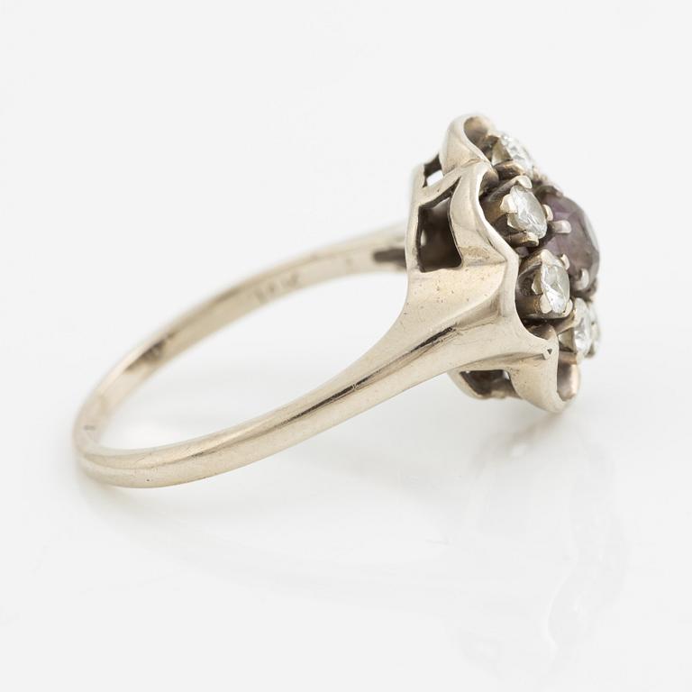 Ring, 14K gold with brilliant-cut diamonds and amethyst.