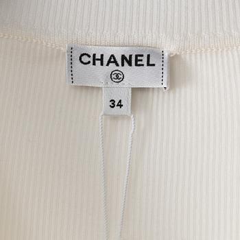 Chanel, a knitted wool sweatshirt, french size 34.