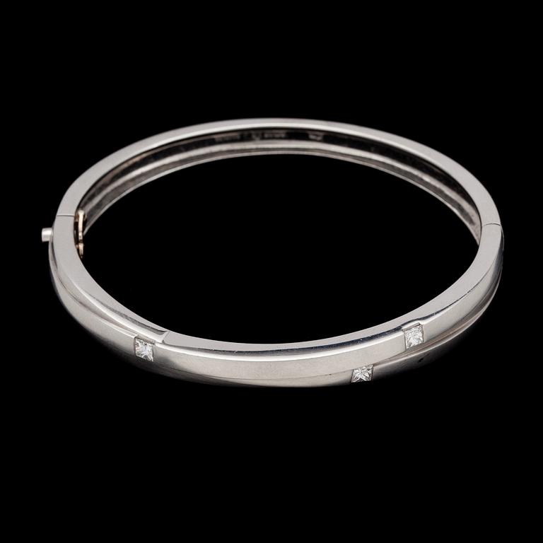 ARMRING, Boodle & Dunthorpe, platina med princesslipade diamanter, tot. 0.54 ct.