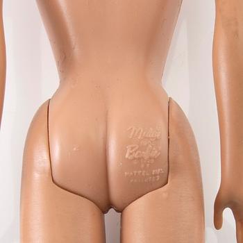 Barbie, dockor, vintage 2 st, Mattel 1960-tal med diverse kläder samt en original ask.