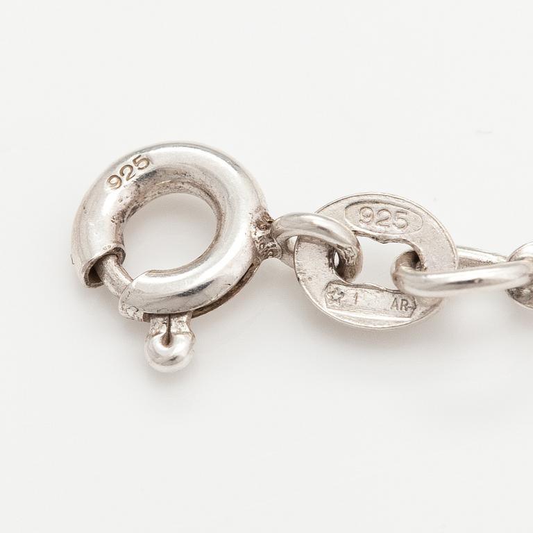 Tapio Wirkkala, A sterling silver pendant "Apple". Kultakeskus 1975.